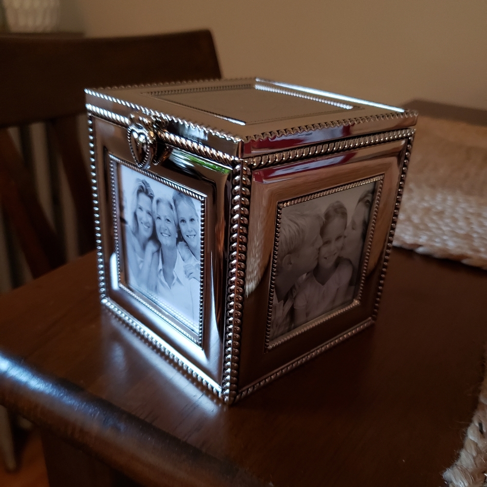 Photo cube with storage